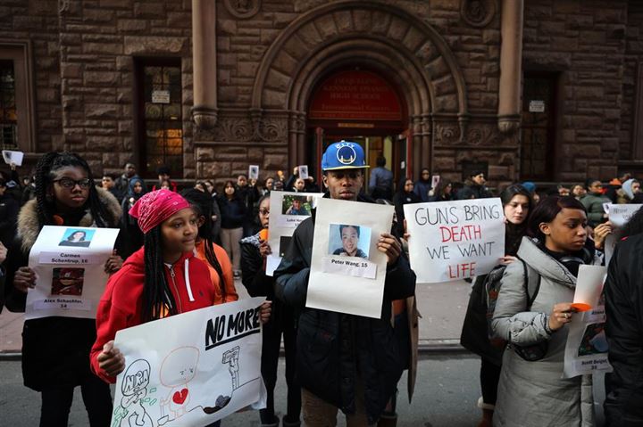 ABD'de binlerce öğrenciden Trump'a silah protestosu - 7