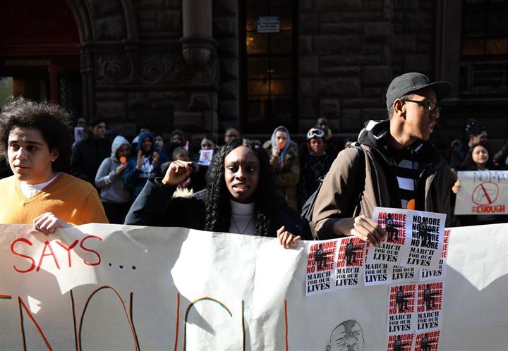 ABD'de binlerce öğrenciden Trump'a silah protestosu - 8