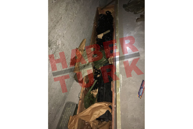Afrin'de PKK cephaneliği ele geçirildi! - 0