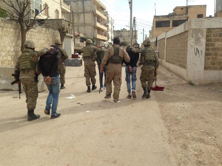 Afrinliler yakaladıkları 3 PKK/YPG'liyi Mehmetçik'e böyle teslim etti - 5