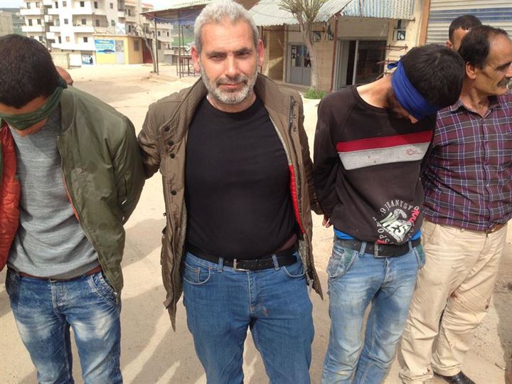 Afrinliler yakaladıkları 3 PKK/YPG'liyi Mehmetçik'e böyle teslim etti - 6