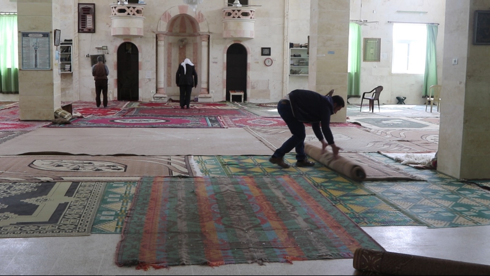 İHH, Afrin merkezdeki Usame bin Reşid camisinin halılarını yeniledi - 0