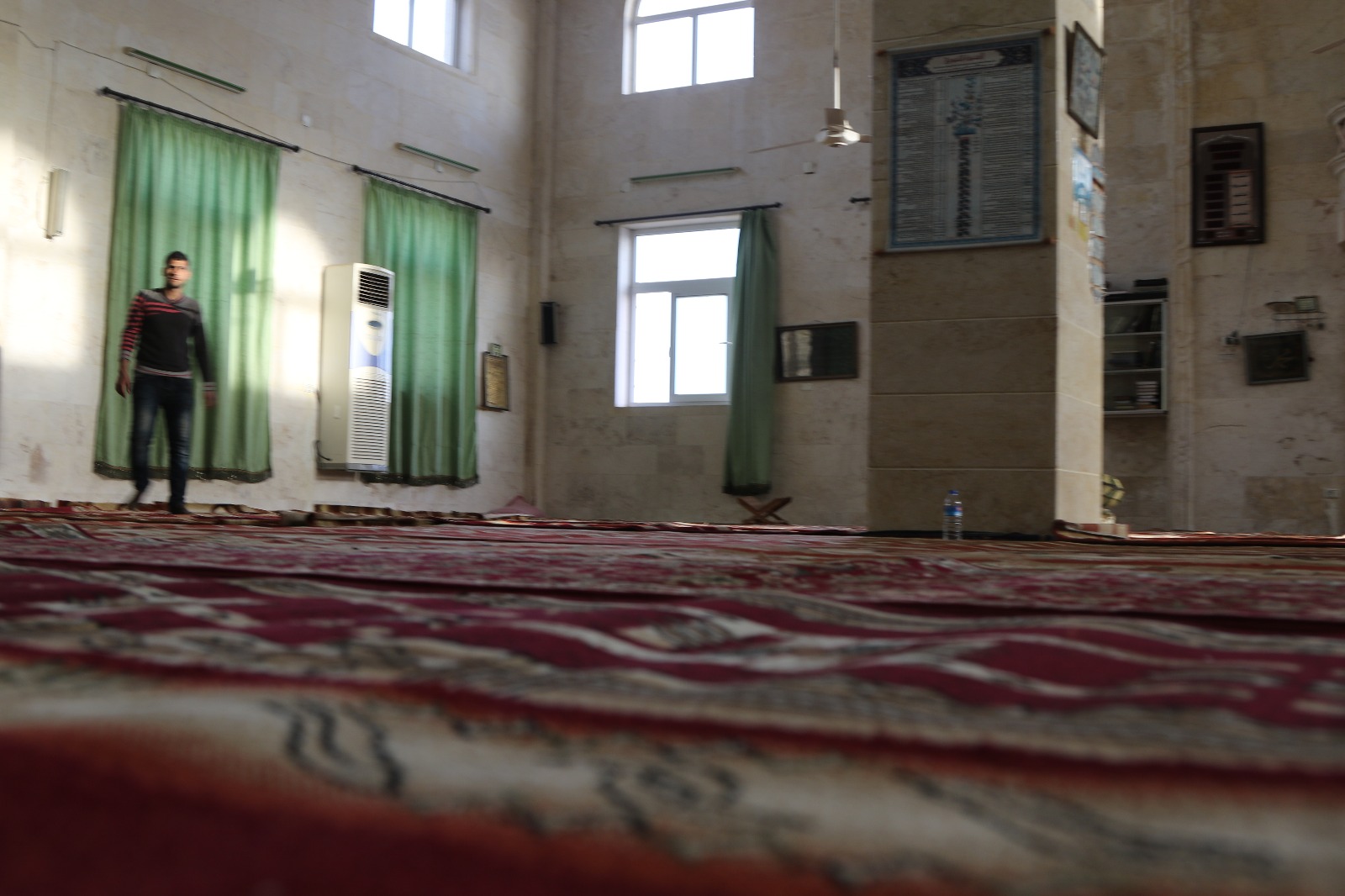 İHH, Afrin merkezdeki Usame bin Reşid camisinin halılarını yeniledi - 0