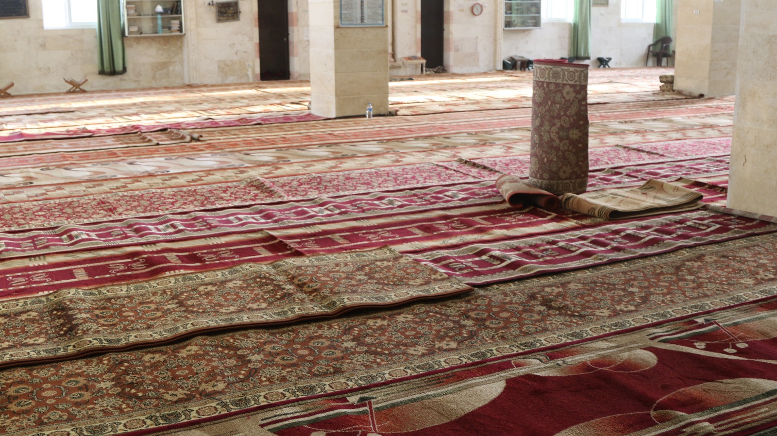 İHH, Afrin merkezdeki Usame bin Reşid camisinin halılarını yeniledi - 0