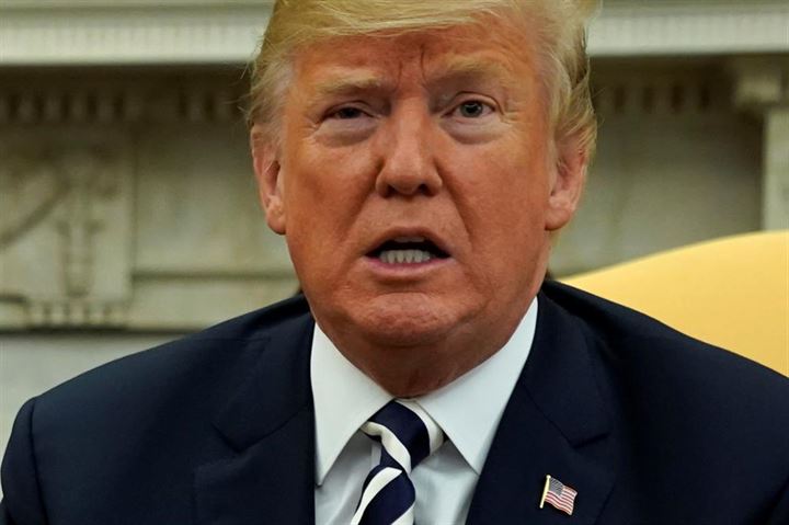 Trump Suudilere sattığı silahları karton panoda gösterdi - 13