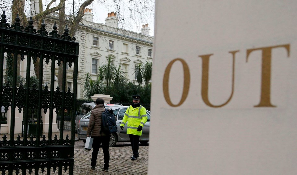 Rus diplomatlar İngiltere'den ayrıldı - 0