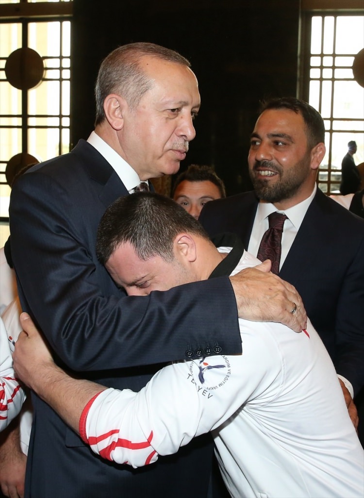 Cumhurbaşkanı Erdoğan down sendromlu sporcuları kabul etti - 6