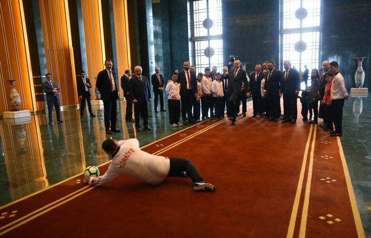 Cumhurbaşkanı Erdoğan down sendromlu sporcuları kabul etti - 7