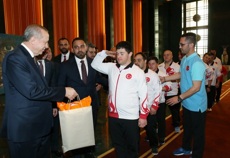 Cumhurbaşkanı Erdoğan down sendromlu sporcuları kabul etti - 11