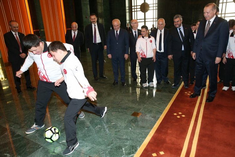 Cumhurbaşkanı Erdoğan down sendromlu sporcuları kabul etti - 12