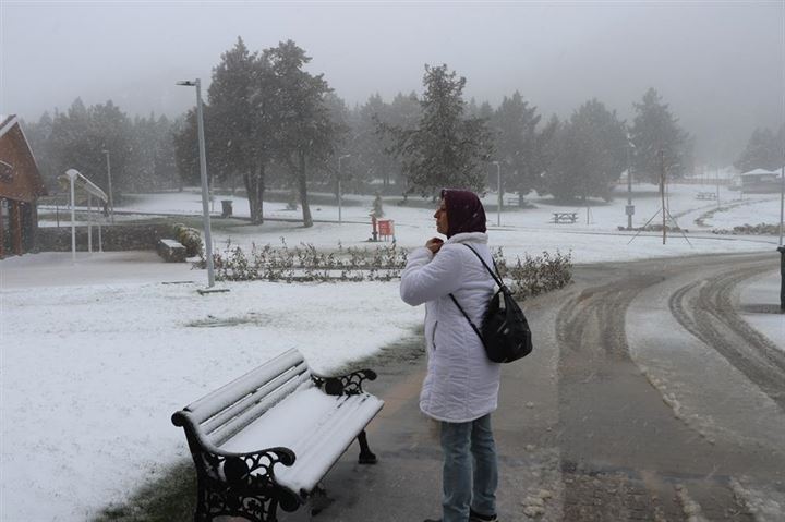 Bahar öncesi yaşanan kar yağışı şehri beyaza bürüdü - 2