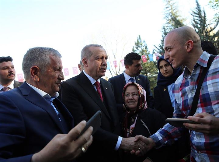 Cumhurbaşkanı Erdoğan Türkeş'in mezarını ziyaret etti - 0