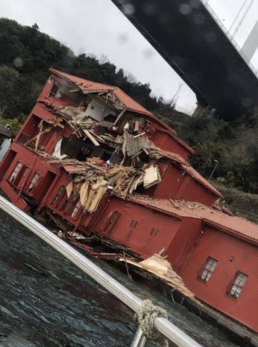 İstanbul Boğazı'nda gemi yalıya çarptı - 3