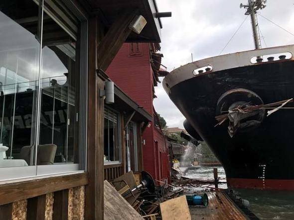 İstanbul Boğazı'nda gemi yalıya çarptı - 5