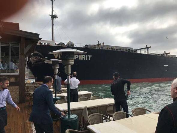 İstanbul Boğazı'nda gemi yalıya çarptı - 6