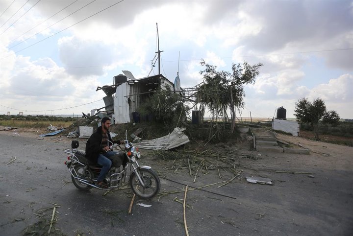 İsrail'den Gazze'ye hava saldırısı - 1