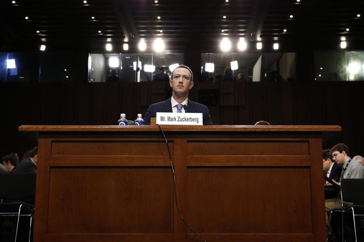 Facebook CEO'su Zuckerberg'in zor anları - 11