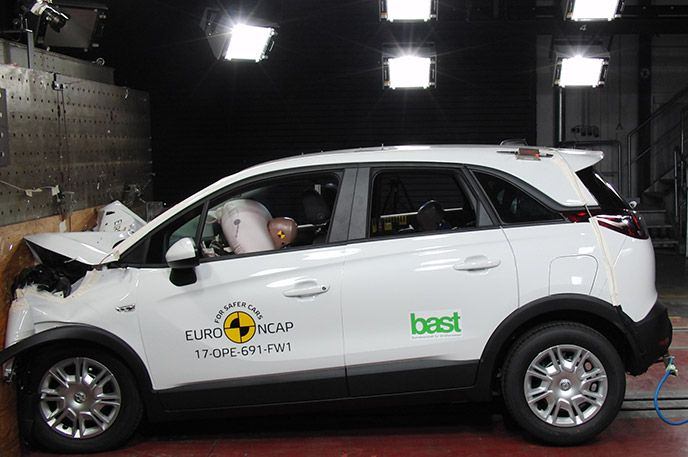 Dünyanın en güvenli 20 otomobili! - 6