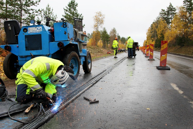 Dünyanın ilk elektrikli yolu açıldı - 9