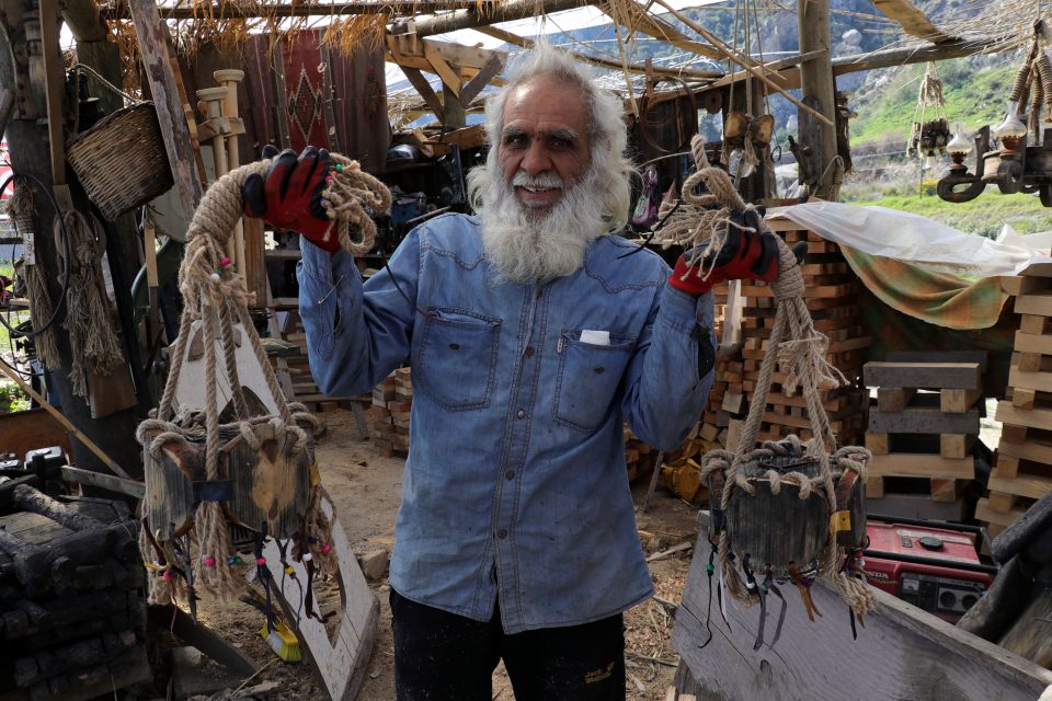 Yaşamını değiştirip yol kenarına kendi 'sarayı'nı kurdu - 12