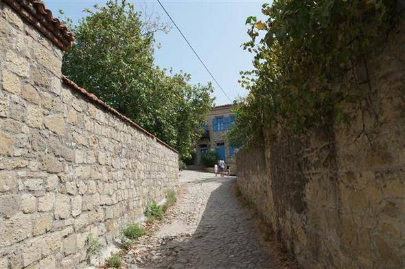 Herkes bu köye gidiyor! Ahırları bile kafe yaptılar - 4