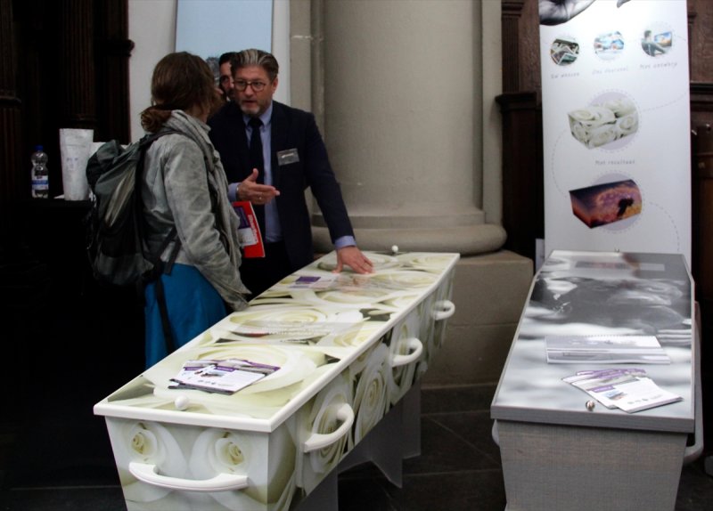 Cenaze fuarında yeni akım malzemeler tanıtıldı - 0