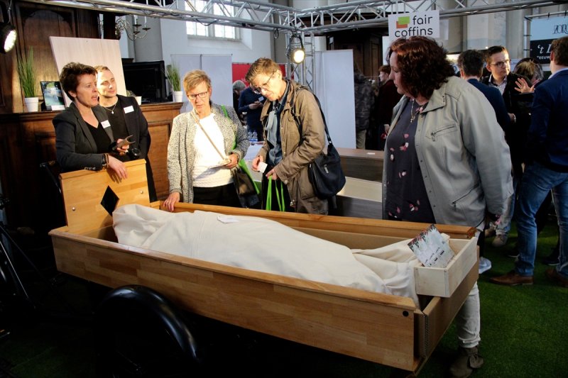 Cenaze fuarında yeni akım malzemeler tanıtıldı - 0