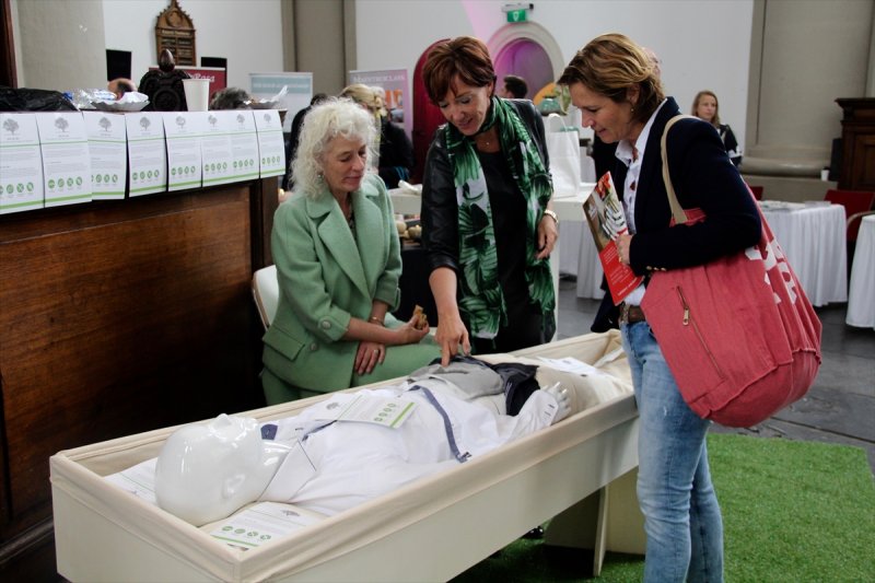 Cenaze fuarında yeni akım malzemeler tanıtıldı - 0