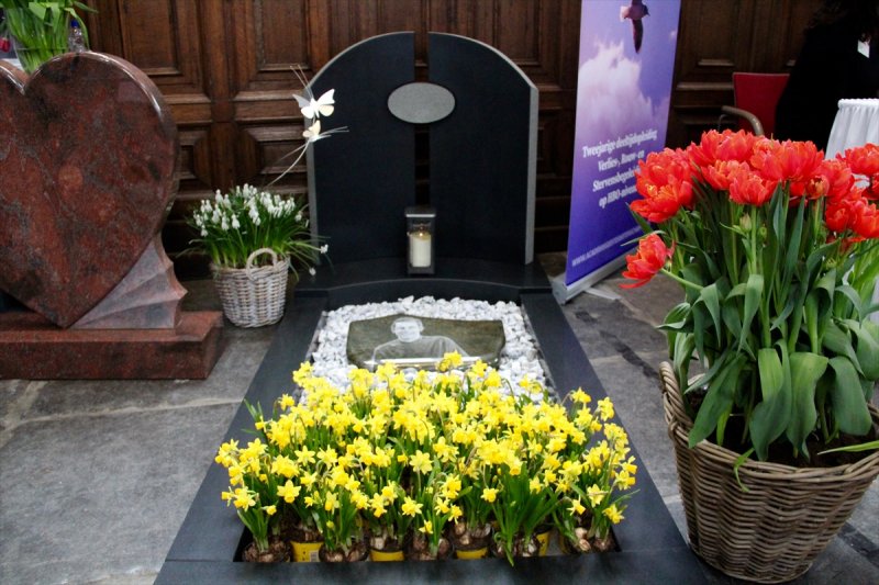 Cenaze fuarında yeni akım malzemeler tanıtıldı - 0