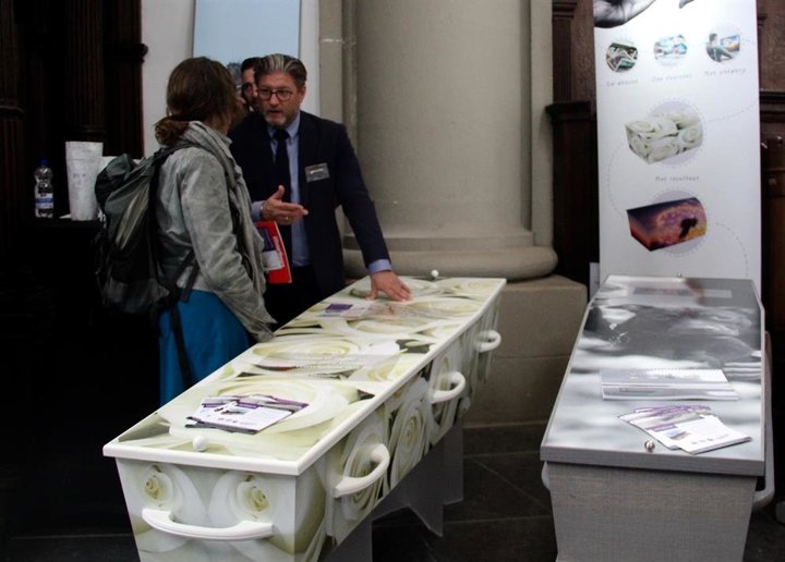 Bu da oldu: Cenaze fuarı düzenlendi - 5