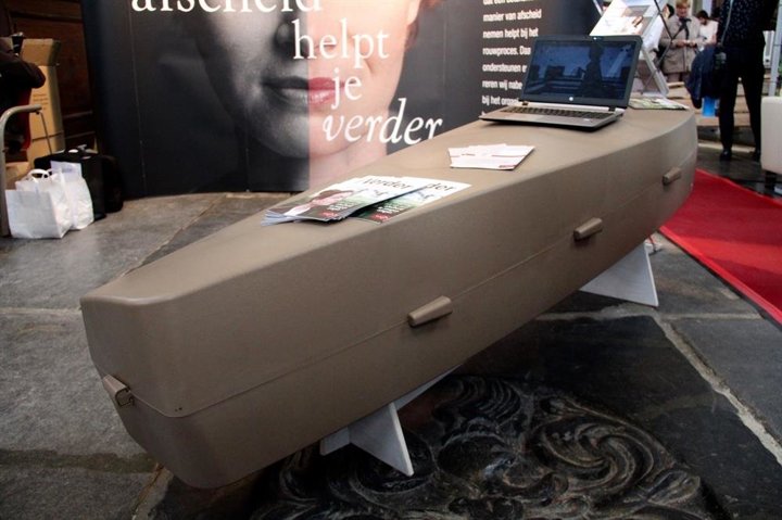 Bu da oldu: Cenaze fuarı düzenlendi - 13