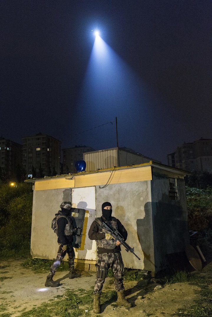 İstanbul'da helikopter destekli uyuşturucu operasyonu - 1