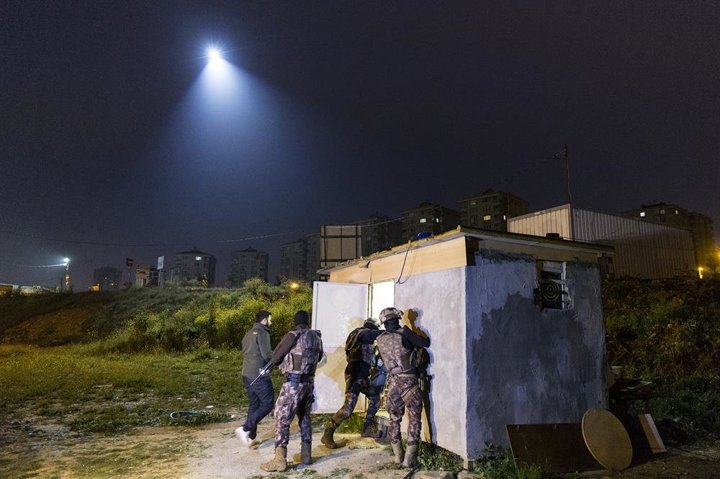 İstanbul'da helikopter destekli uyuşturucu operasyonu - 4