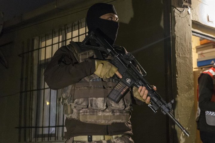 İstanbul'da helikopter destekli uyuşturucu operasyonu - 5