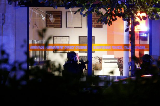 Paris'te yaşanan saldırıdan ilk görüntüler - 19