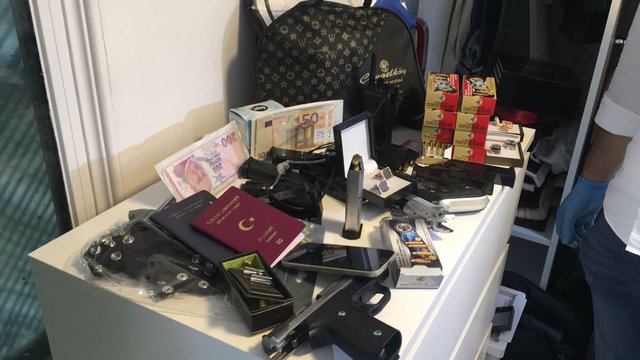 Adnan Oktar'ın evinden cephanelik çıktı! - 0