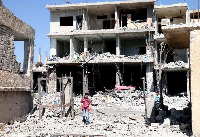 İsyanın başkenti Dera'ya Esed bayrağı çekildi! - 0