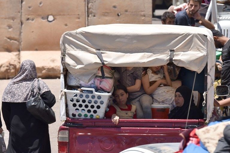 İsyanın başkenti Dera'ya Esed bayrağı çekildi! - 0