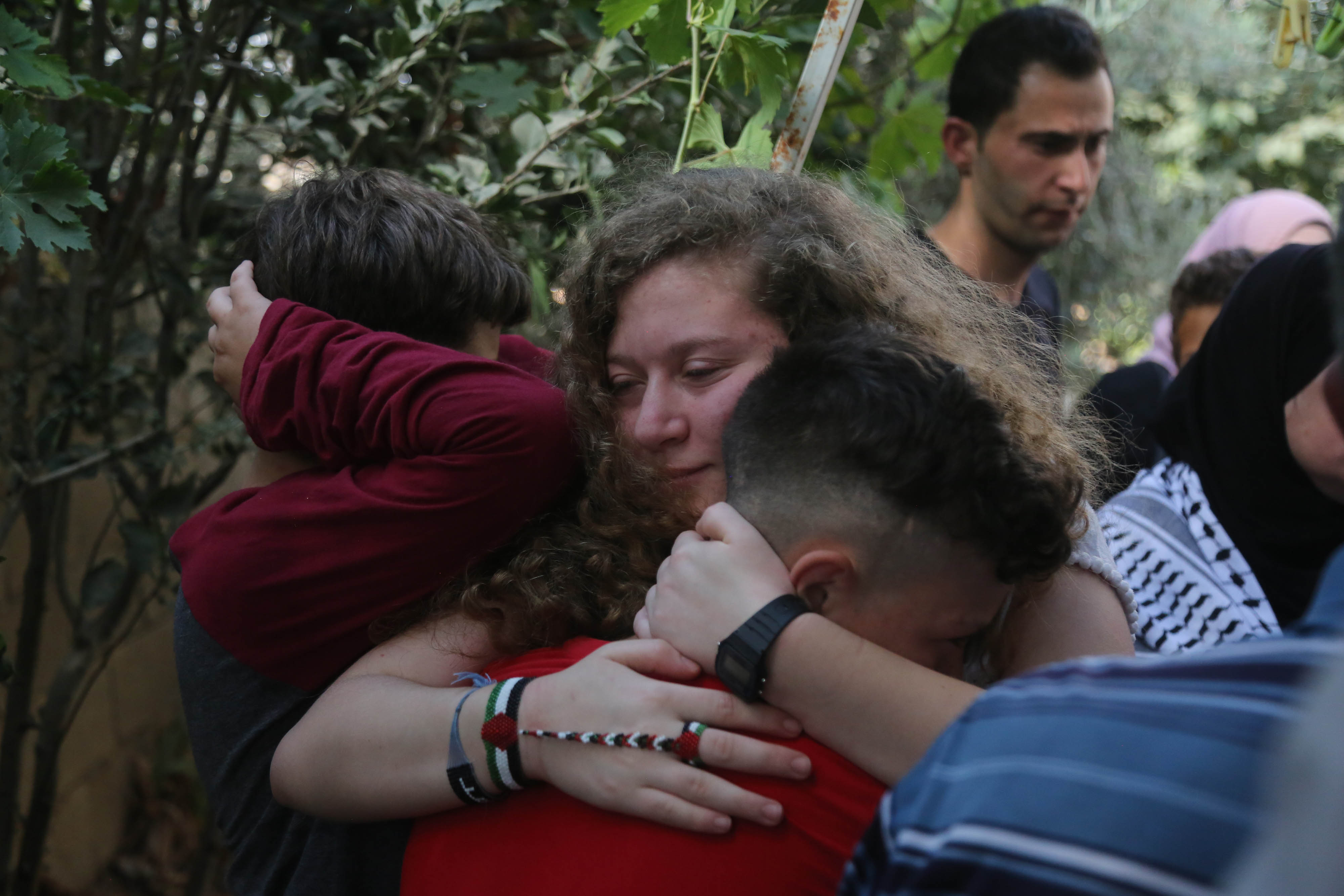 Filistin'in 'cesur kızı' Ahed Tamimi ve annesi serbest bırakıldı - 0