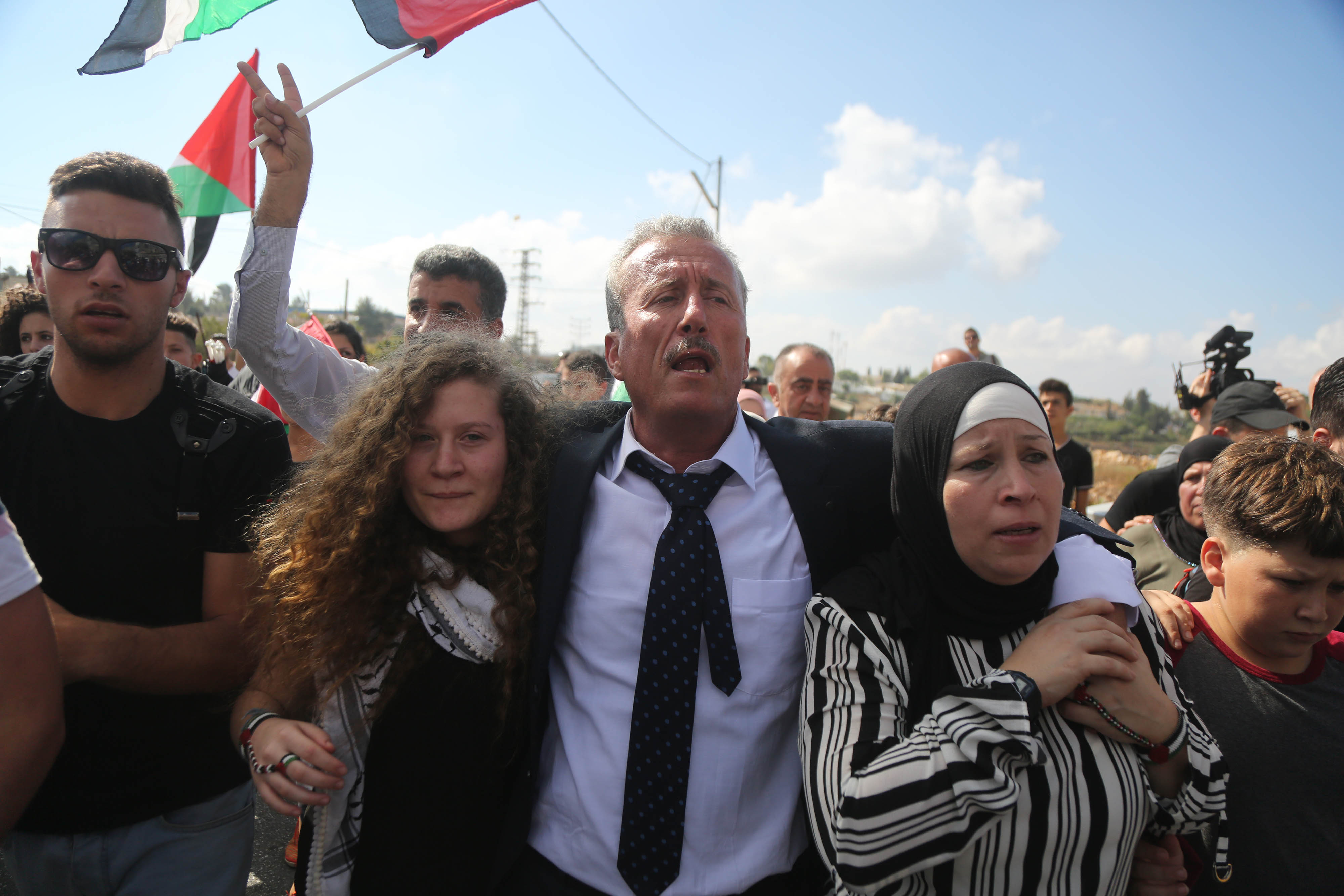 Filistin'in 'cesur kızı' Ahed Tamimi ve annesi serbest bırakıldı - 0