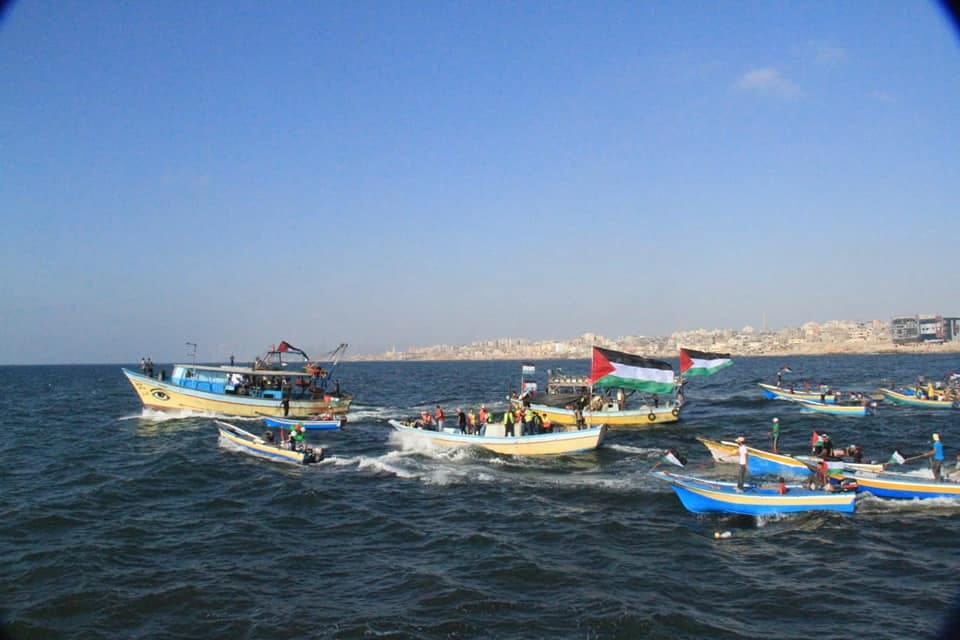 Gazze'de kuşatmayı kırmak için Gazze denizi açıklarında gösteri düzenledi - 4