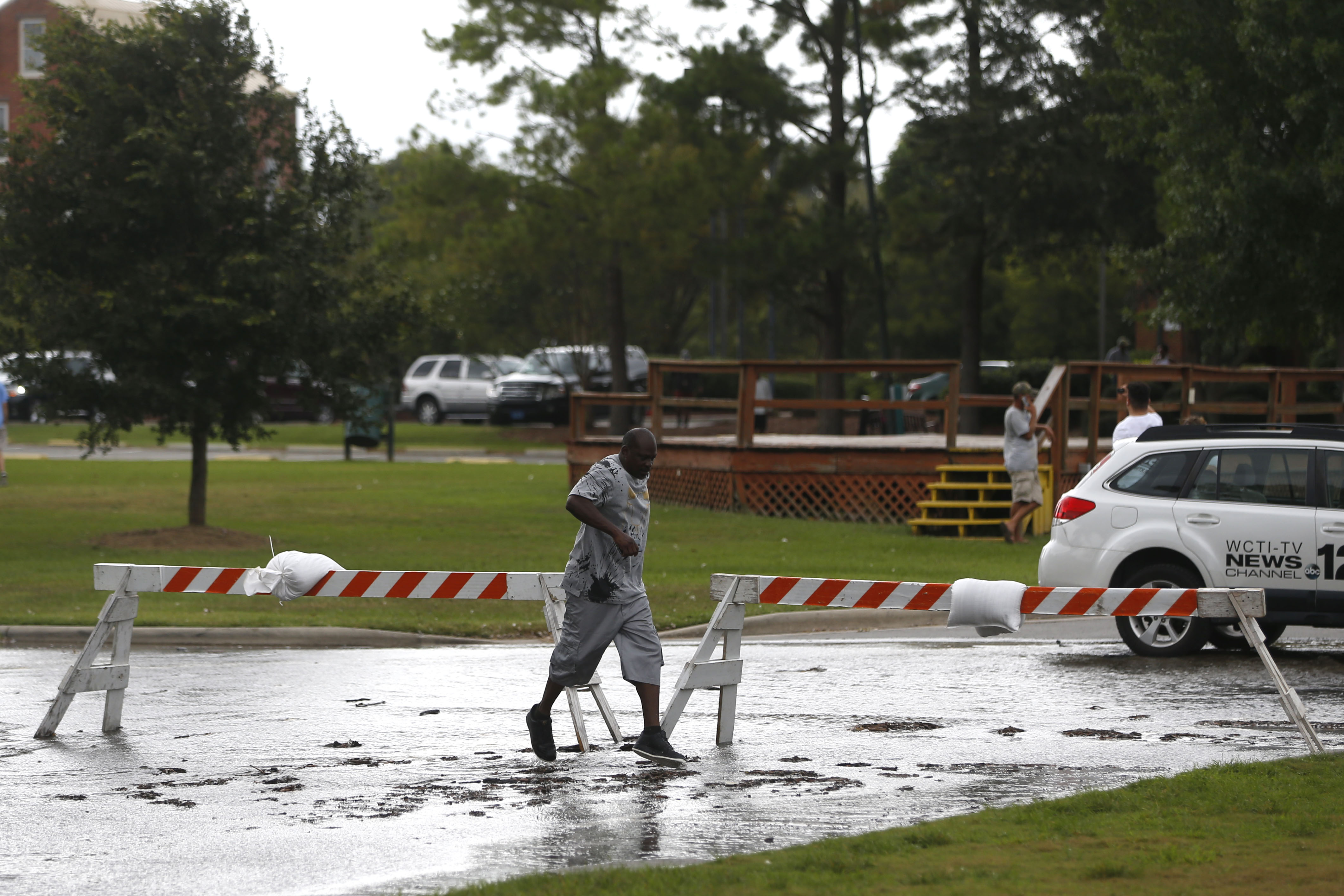 Florence kasırgası etkisini göstermeye başladı - 2