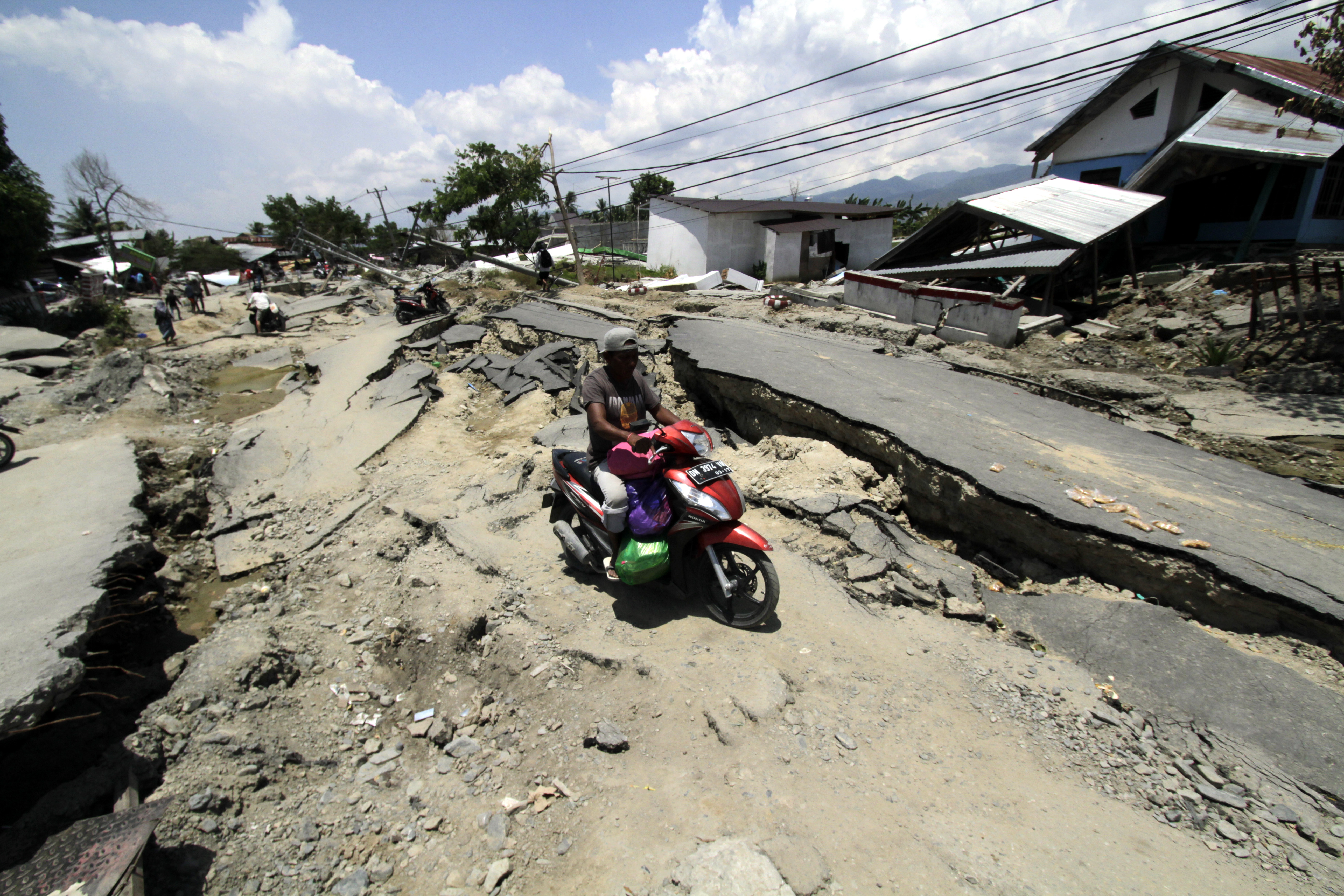 Deprem ve tsunaminin vurduğu Endonezya'dan görüntüler - 7