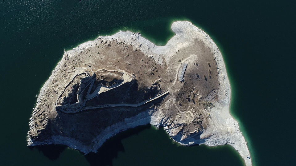 Elazığ'da ada görünümlü kale - 2