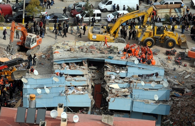 Üzerinden 7 yıl geçmesine rağmen unutulmayan acı: Van depremi - 5