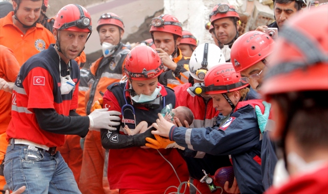 Üzerinden 7 yıl geçmesine rağmen unutulmayan acı: Van depremi - 8