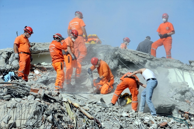 Üzerinden 7 yıl geçmesine rağmen unutulmayan acı: Van depremi - 10