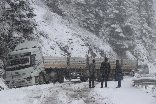 Kartepe'ye yılın ilk karı düştü - 3