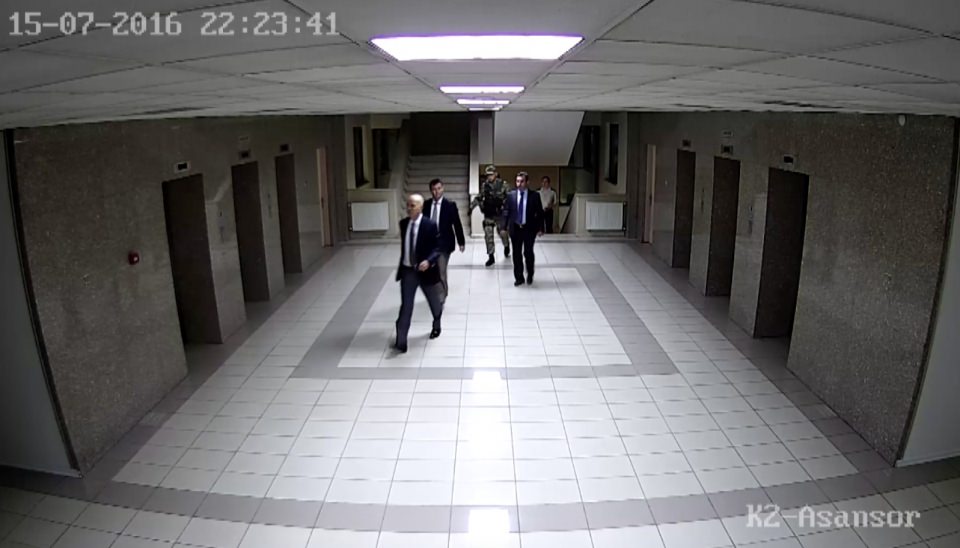 Terörle Mücadele Daire Başkanı Turgut Aslan'ın infaza götürülme görüntüleri - 2