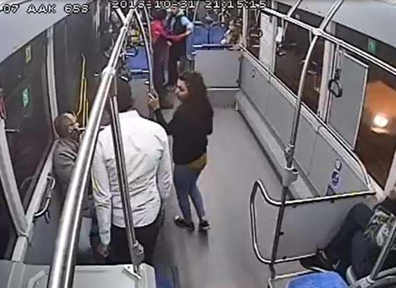 Küçük çocuğa taciz iddiası halk otobüsünü birbirine kattı - 3